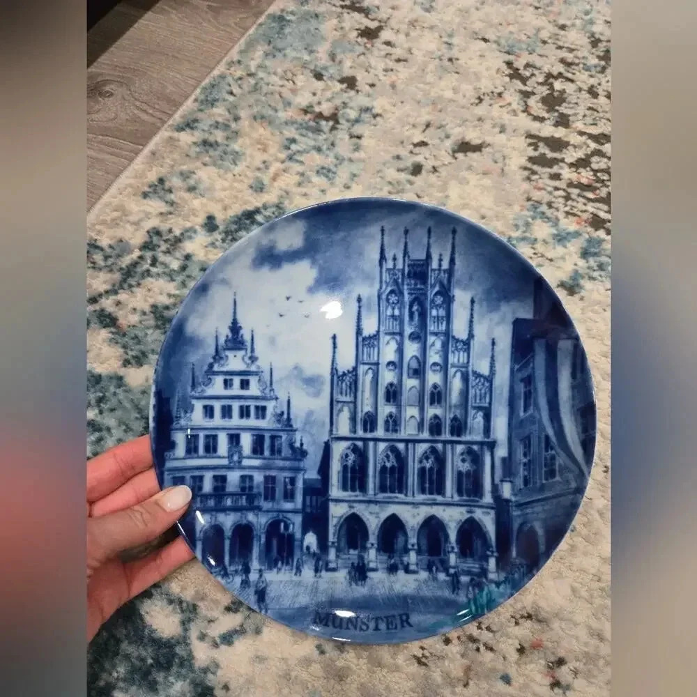 Vintage Kaiser Porcelain Decorative Plate 9"